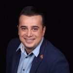 بازیگر سریال بی همگان مجری شد