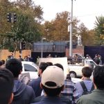 دانشجویان دانشگاه تهران امروز صبح  روبه رو  سفارت انگلیس