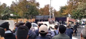 دانشجویان دانشگاه تهران امروز صبح  روبه رو  سفارت انگلیس