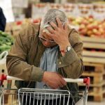 تحلیل بلومبرگ؛ تشدید گرانی سفره مردم اروپا را هر روز کوچک‌تر می‌کند