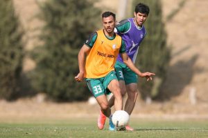 مدافع خبرساز بدون مشکل در تمرین استقلال
