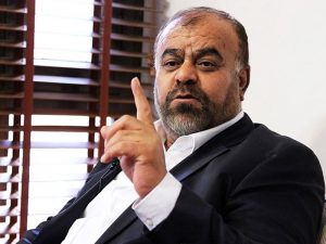 بقالی که می‌گوید ماستش تُرش است!